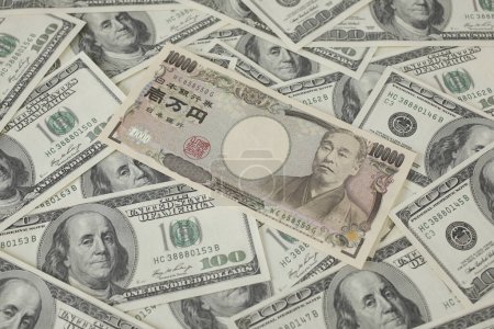 Foto de Billete de yen japonés y pila de dólares. concepto de negocio y dinero - Imagen libre de derechos