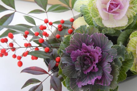 Téléchargez les photos : Bouquet, composition florale sur table, décor - en image libre de droit