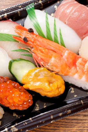 Téléchargez les photos : Gros plan de sushi set, nourriture japonaise - en image libre de droit