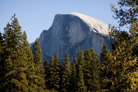 Hermoso paisaje otoñal en el Parque Nacional Yosemite, Yosemite, EE.UU.