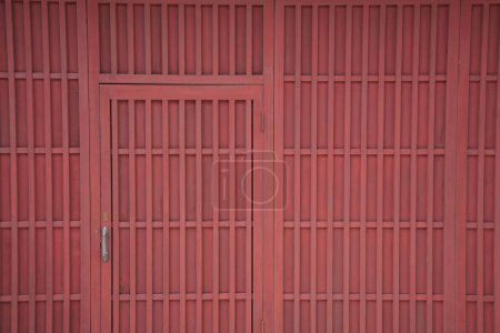 Foto de Rojo cerrado puerta de madera fondo - Imagen libre de derechos