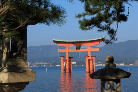 Téléchargez les photos : Le Sanctuaire d'Itsukushima est un sanctuaire situé sur l'île d'Itsukushima dans la ville d'Hatsukaichi, préfecture d'Hiroshima.. - en image libre de droit