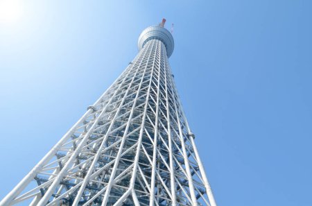Téléchargez les photos : Tour tokyo avec un fond bleu ciel - en image libre de droit