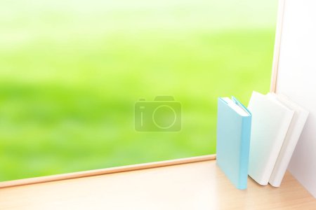 Foto de Libros y ventana en la habitación - Imagen libre de derechos
