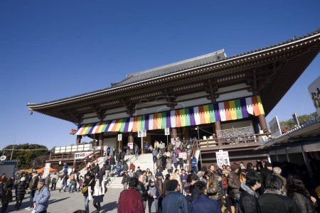 Téléchargez les photos : Personnes près de Nishiarai Daishi Sojiji Temple à Nishiarai - en image libre de droit