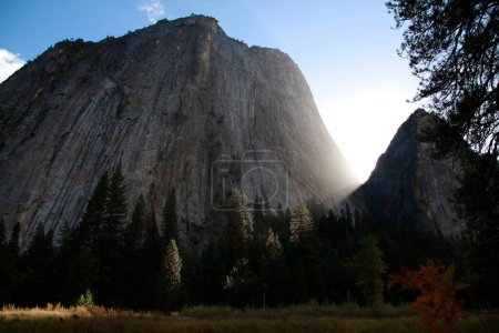 Foto de Hermoso paisaje otoñal en el Parque Nacional Yosemite, Yosemite, EE.UU. - Imagen libre de derechos