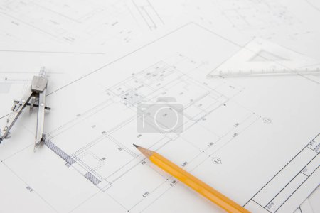 Foto de Vista de cerca del lápiz con planos. dibujos arquitectónicos del proyecto - Imagen libre de derechos