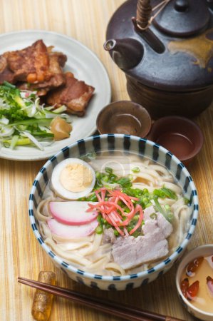 Téléchargez les photos : Délicieux ramen avec œuf et viande. Cuisine japonaise - en image libre de droit