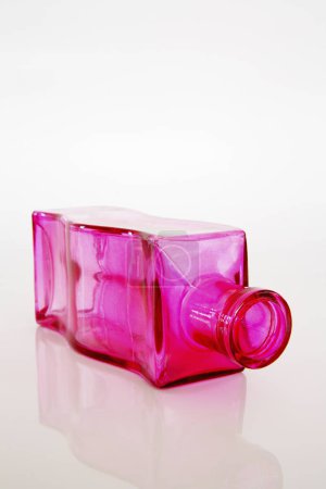Téléchargez les photos : Vase en verre cristal sur fond, gros plan - en image libre de droit
