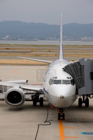 Téléchargez les photos : Avion à l'aéroport international, Japon - en image libre de droit