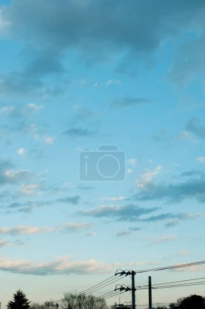 Foto de Nubes blancas en el cielo azul, vista diurna - Imagen libre de derechos