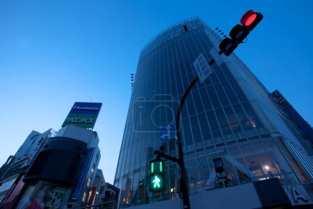 Téléchargez les photos : Fond urbain, vue sur la ville moderne au crépuscule - en image libre de droit