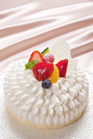 Foto de Vista de primer plano de delicioso postre dulce con frutas y crema - Imagen libre de derechos