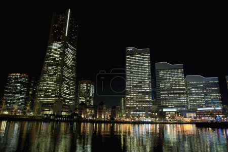 Téléchargez les photos : Yokohama skyline de la ville au Japon - en image libre de droit