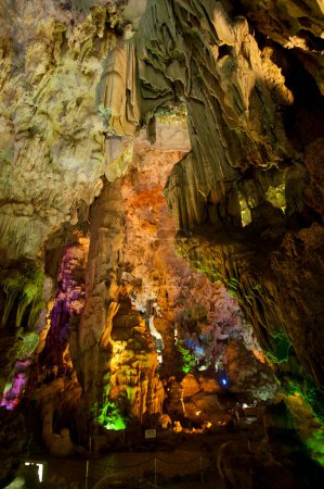 Foto de Hermosa vista de la cueva, hito de la naturaleza - Imagen libre de derechos