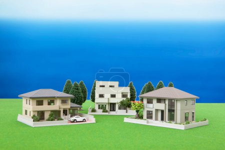 Foto de Miniature houses models and green trees. real estate concept - Imagen libre de derechos
