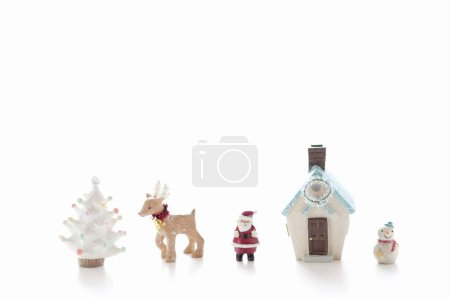 Téléchargez les photos : Ensemble de décorations de Noël isolées sur fond blanc - en image libre de droit