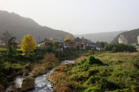 Téléchargez les photos : Beau paysage de la rivière dans les montagnes - en image libre de droit