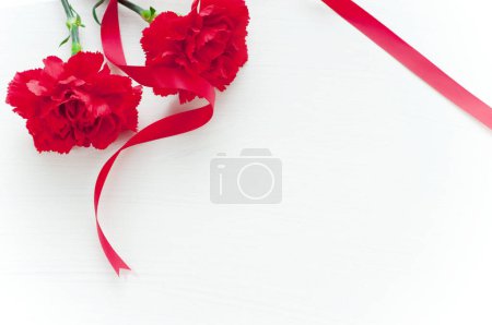Foto de Ramo de flores aisladas sobre fondo blanco, tarjeta de felicitación tamplate - Imagen libre de derechos