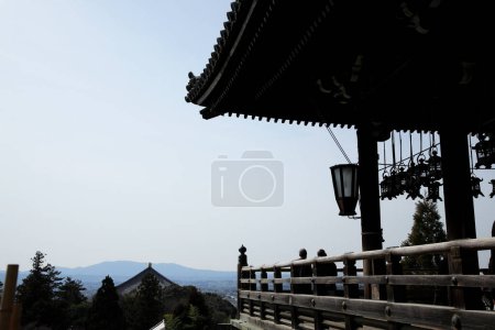 Téléchargez les photos : Ancien bâtiment du temple, architecture asiatique - en image libre de droit