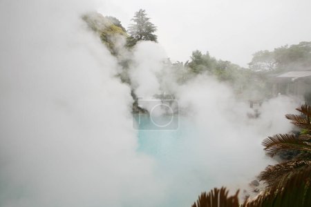Téléchargez les photos : Source chaude Hells of Beppu, un "lieu de beauté pittoresque" national dans la ville onsen de Beppu, ita, Japon - en image libre de droit