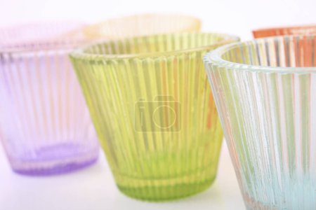 Foto de Vasos de plástico vacíos para reciclar - Imagen libre de derechos