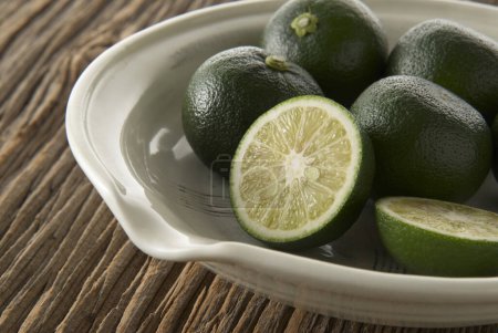Téléchargez les photos : Limes close up vue de fond - en image libre de droit
