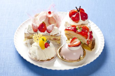 Photo for Close-up view of delicious sweet cakes with fruits and cream - Royalty Free Image