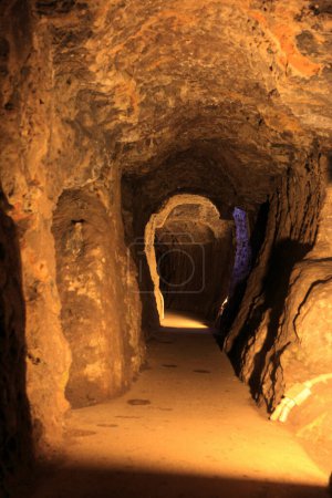 Téléchargez les photos : Grotte au site de la mine d'argent Iwami Ginzan - en image libre de droit