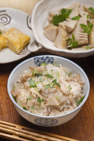 Téléchargez les photos : Farine de riz cuite japonaise aux pousses de bambou - en image libre de droit