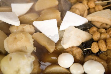 Téléchargez les photos : Cuisine photo de champignons assortis en cours de cuisson, gros plan - en image libre de droit