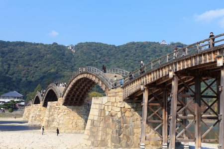 Pont Kintai voûté en bois
