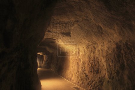 Téléchargez les photos : Grotte au site de la mine d'argent Iwami Ginzan - en image libre de droit