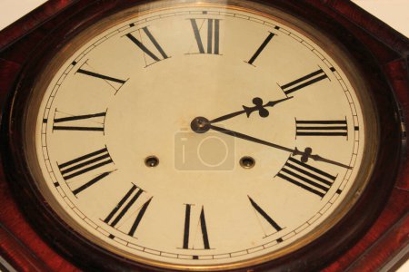 Téléchargez les photos : Vue rapprochée de l'ancienne horloge vintage - en image libre de droit