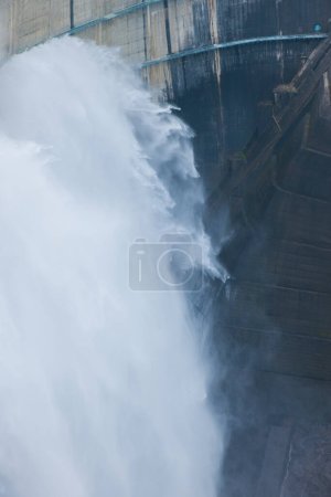 Téléchargez les photos : Barrage le plus haut du Japon, barrage de Kurobe - en image libre de droit
