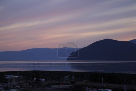 Téléchargez les photos : Beau paysage avec le lac en montagne - en image libre de droit
