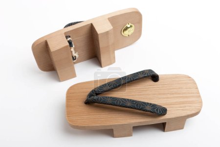 Foto de Zapatos de madera japoneses en blanco - Imagen libre de derechos