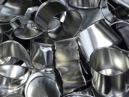 Foto de Latas de aluminio de acero inoxidable para el fondo - Imagen libre de derechos