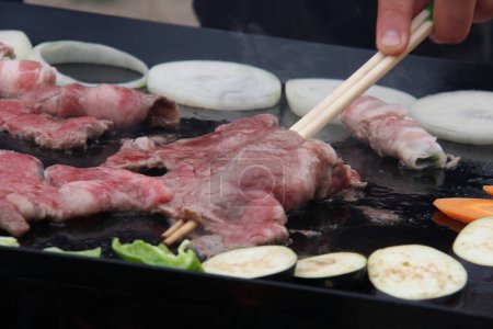 Foto de Cocina de cerdo en la sartén en la comida de la calle - Imagen libre de derechos