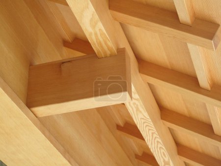 Foto de Detalles de pared y techo de madera en la casa. - Imagen libre de derechos