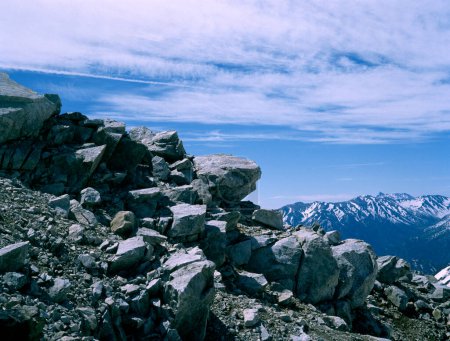 Téléchargez les photos : Vue panoramique sur les montagnes pendant la journée - en image libre de droit