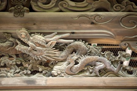 Téléchargez les photos : Statue de dragon dans le temple de la ville - en image libre de droit