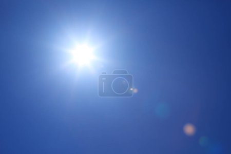 Foto de Sol azul y resplandeciente sol fondo - Imagen libre de derechos
