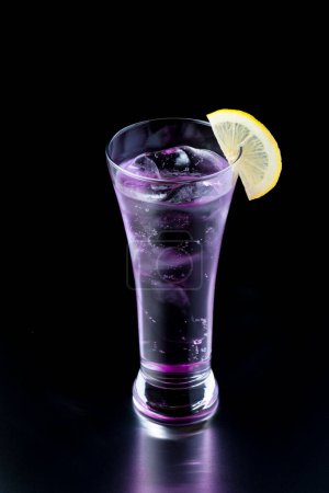 Téléchargez les photos : Cocktails frais, glaçons au citron - en image libre de droit