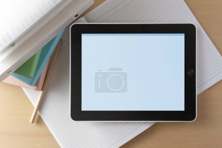 Téléchargez les photos : Tablette, information et technologie concept arrière-plan - en image libre de droit