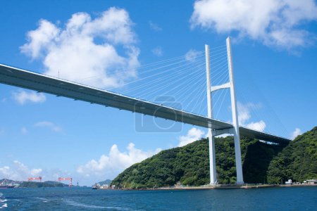 Megami Ohashi, eine Brücke über die Bucht von Nagasaki in der Stadt Nagasaki, Präfektur Nagasaki.