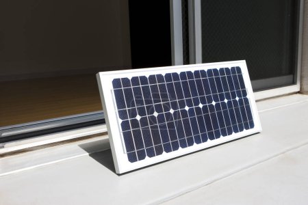 Foto de Paneles solares en el balcón - Imagen libre de derechos