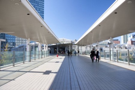 Téléchargez les photos : Passagers à la gare de Tokyo, Japon - en image libre de droit