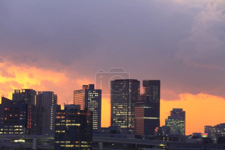 Foto de Hermosa vista del horizonte de la ciudad, concepto de fondo urbano - Imagen libre de derechos