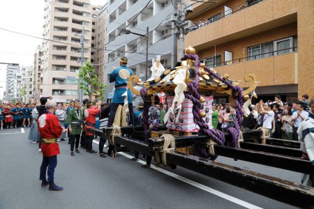 Téléchargez les photos : People participate in Kanda Matsuri traditional festival in Tokyo, Japan - en image libre de droit